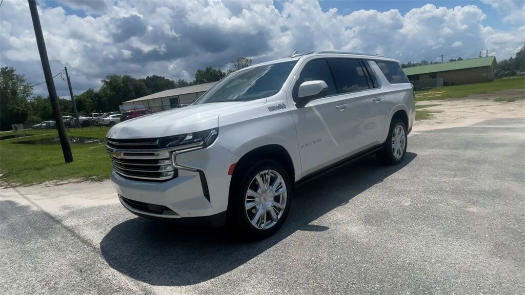 2023 Chevrolet Suburban High Country photo 4