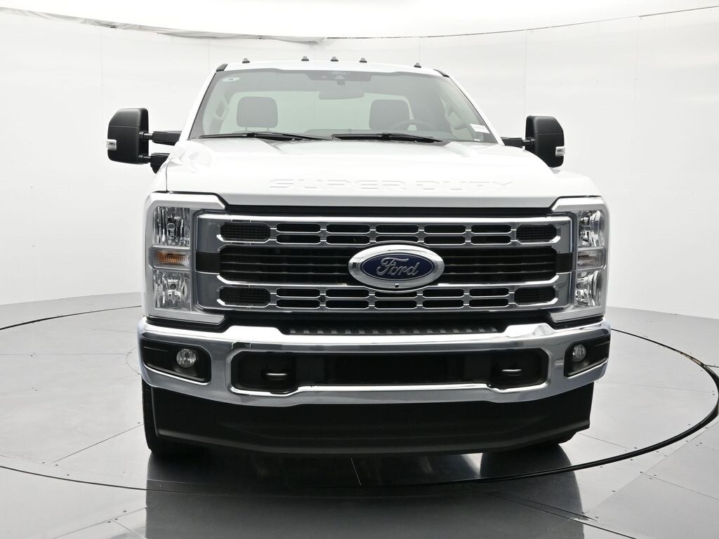 2024 Ford F-350 XLT photo 2