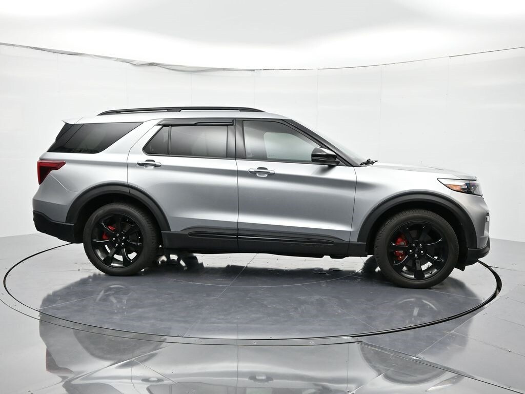 2023 Ford Explorer ST photo 2