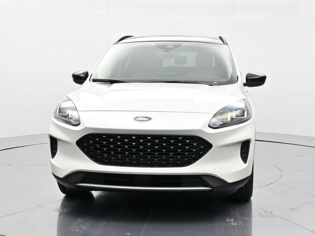 2020 Ford Escape SE Sport Hybrid photo 2