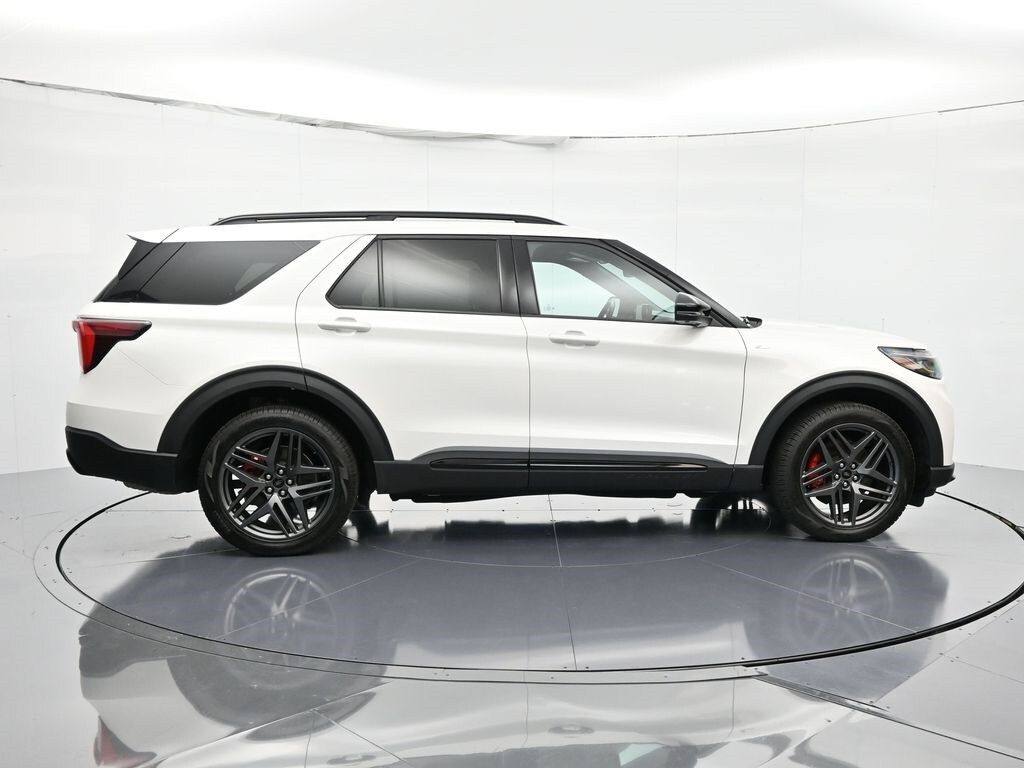 2025 Ford Explorer ST-Line photo 4