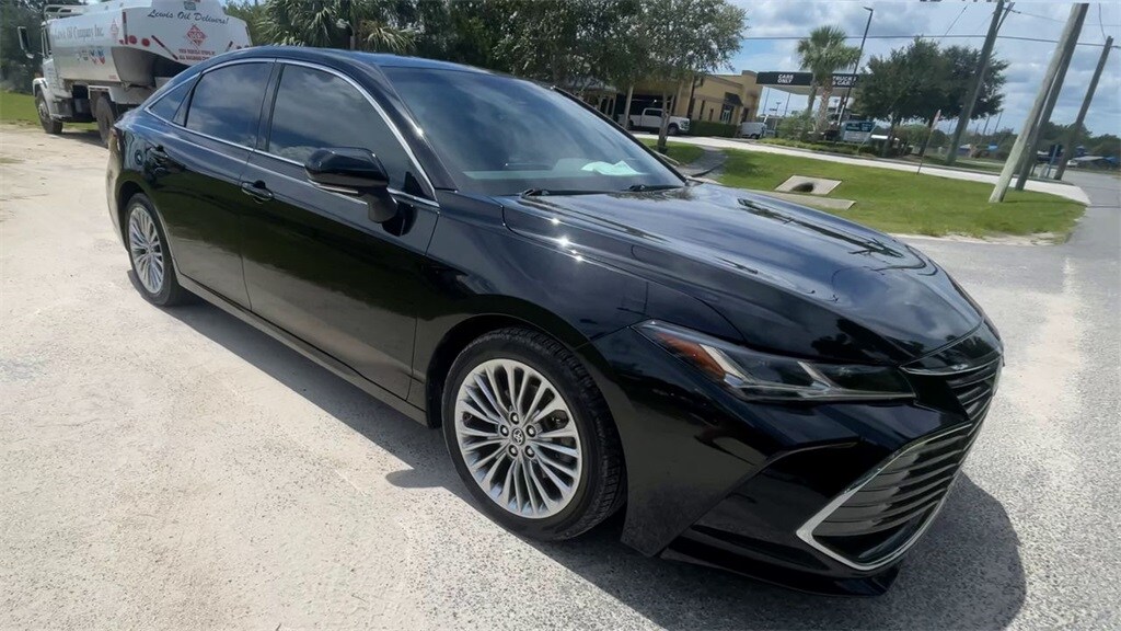 2019 Toyota Avalon Limited photo 2