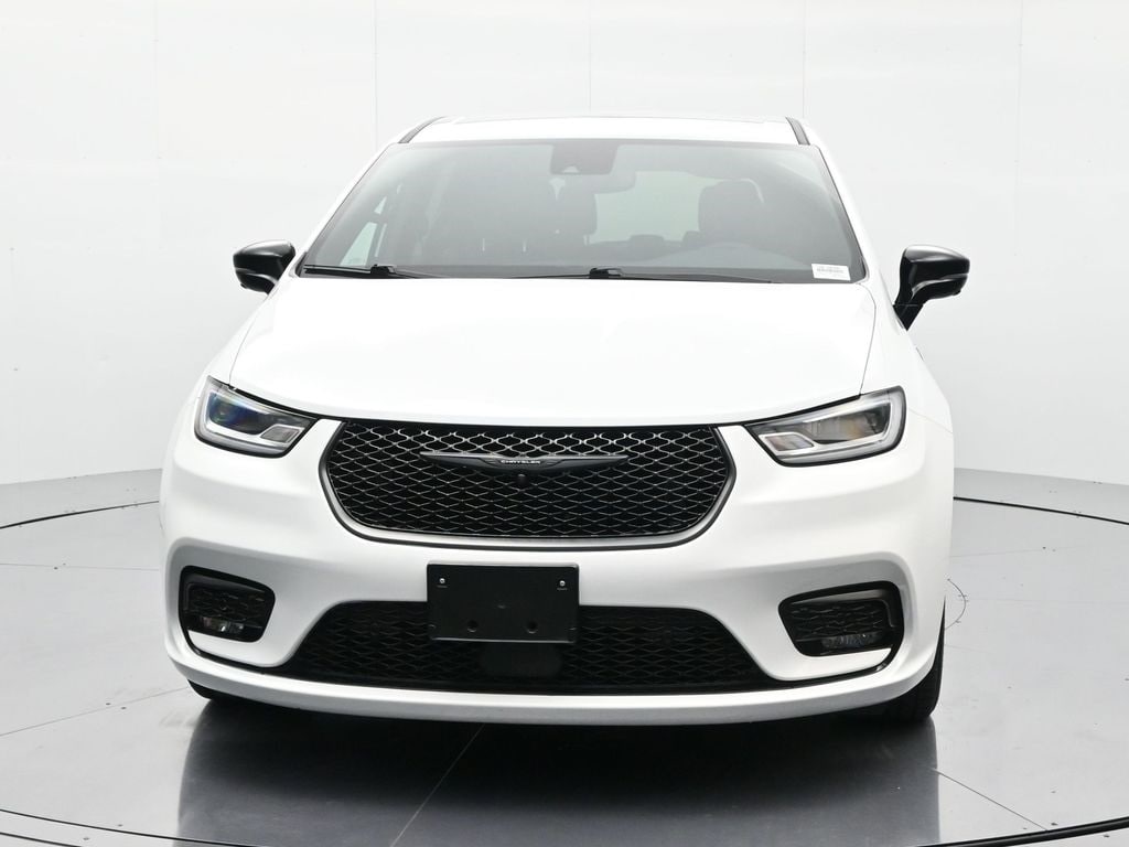 Used 2024 Chrysler Pacifica Hybrid Select Minivan/Van