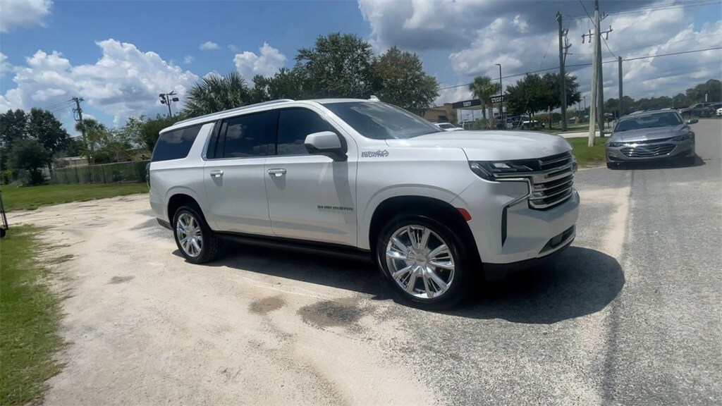 2023 Chevrolet Suburban High Country photo 2