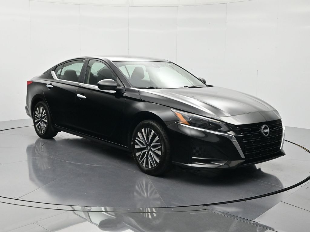 Used 2025 Nissan Altima 2.5 SV Sedan