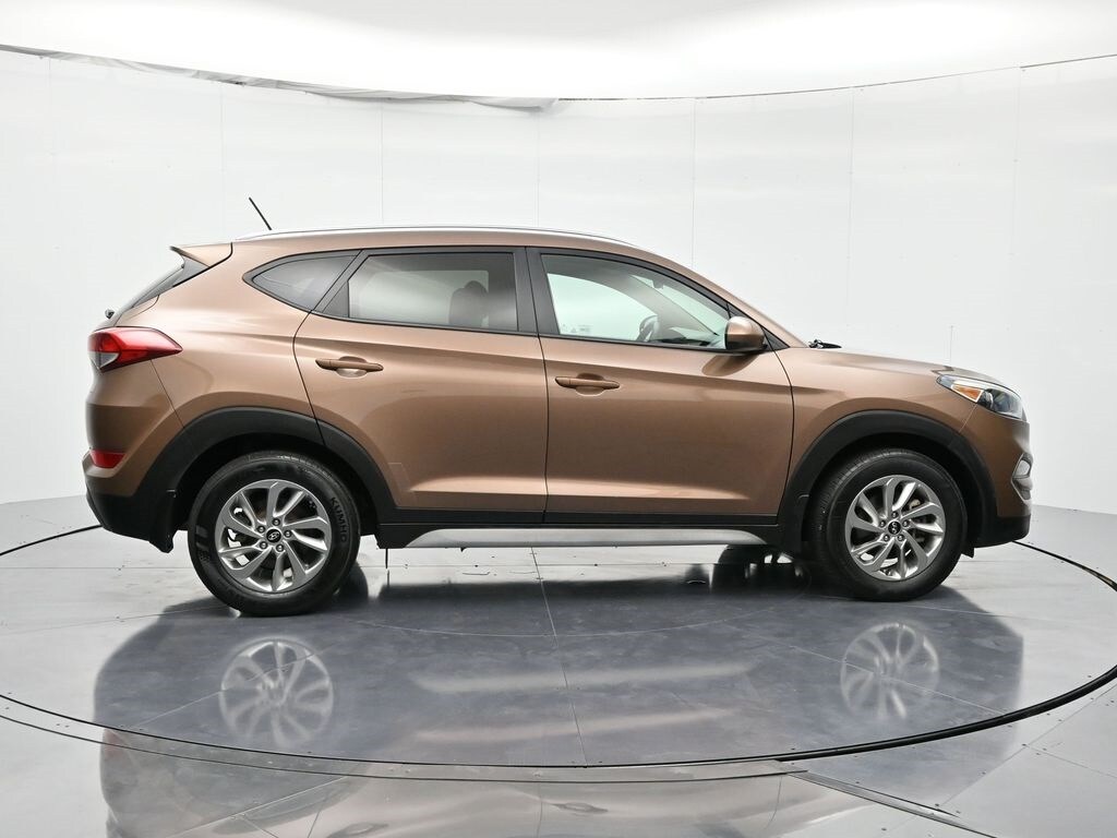 2017 Hyundai Tucson SE photo 2