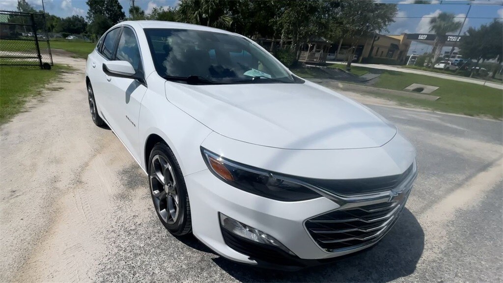 2023 Chevrolet Malibu 1LT photo 2