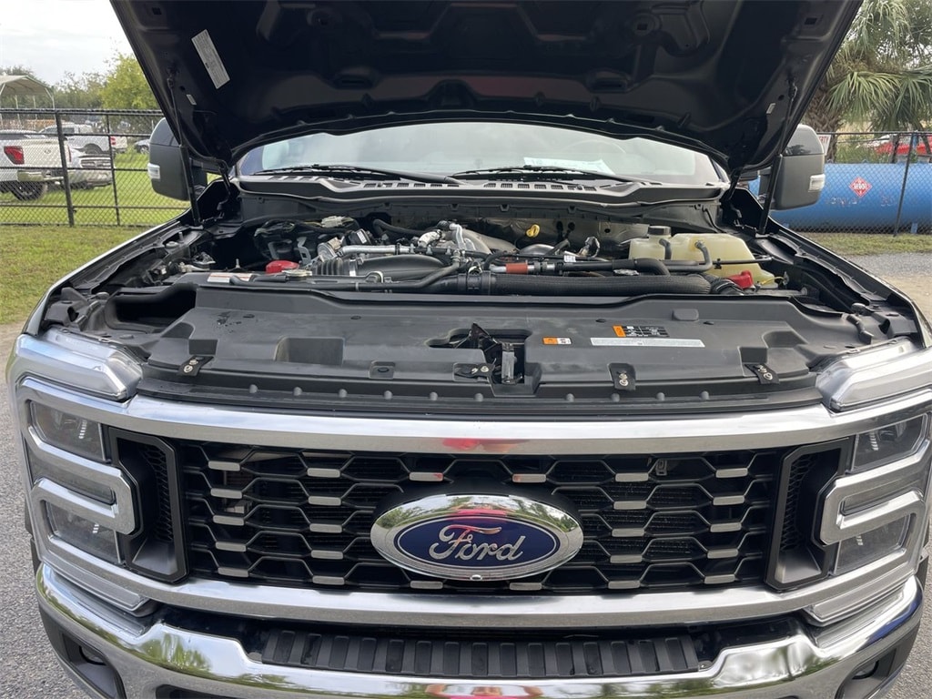 2023 Ford F-450 Lariat photo 4