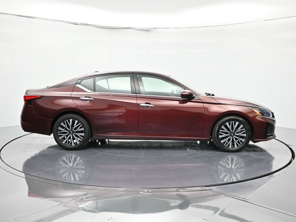 Used 2023 Nissan Altima 2.5 SV Sedan