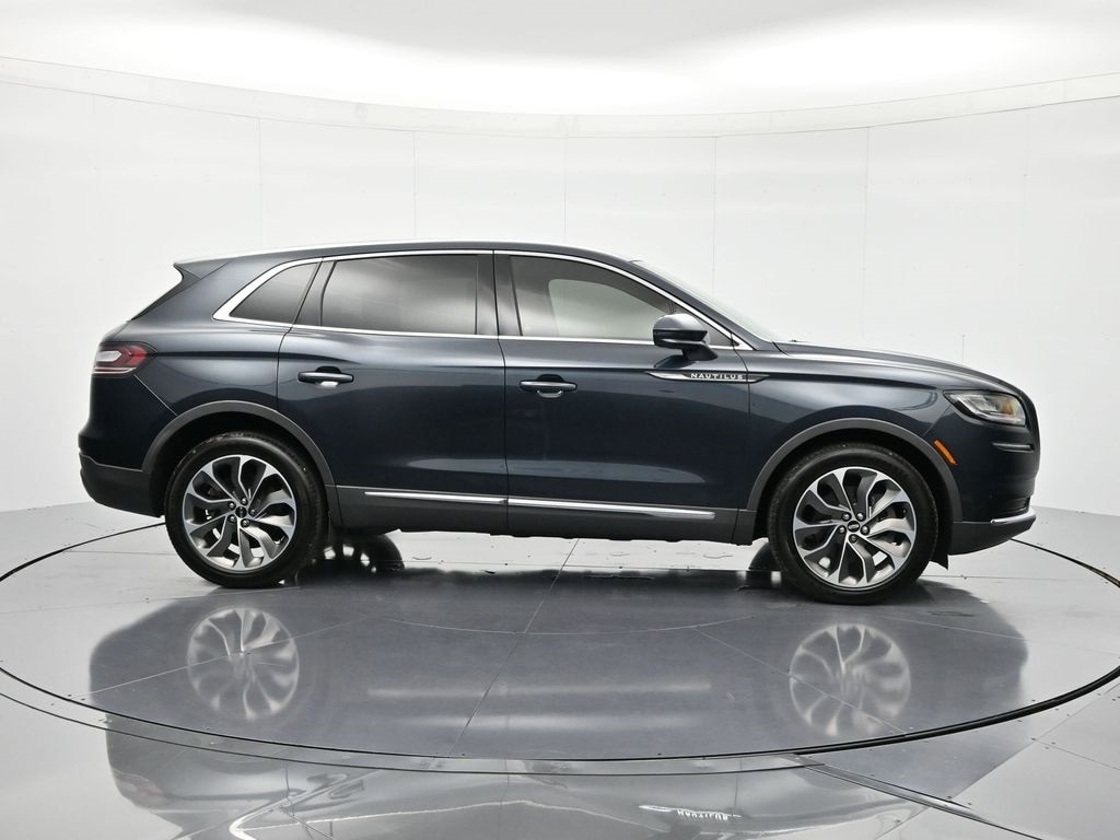 2023 Lincoln Nautilus Reserve photo 2