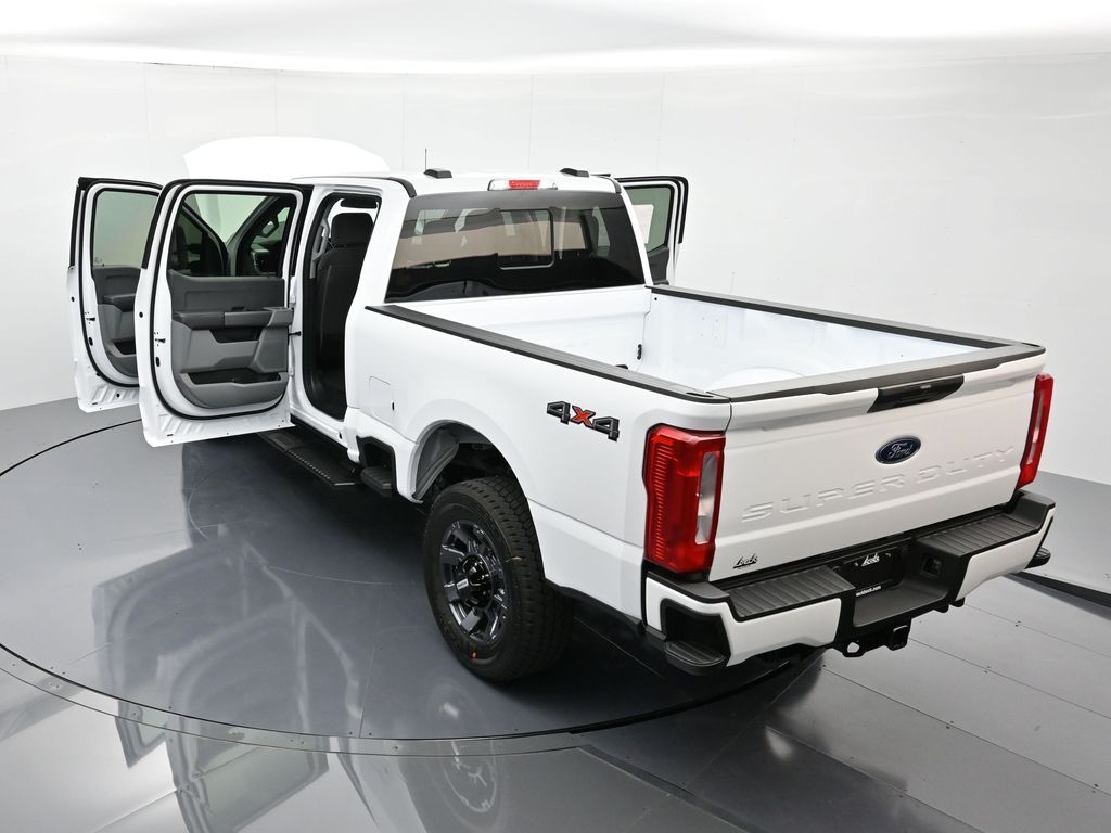 2026 Ford F-350 Super Duty Chassis Cab XL - Photo 44