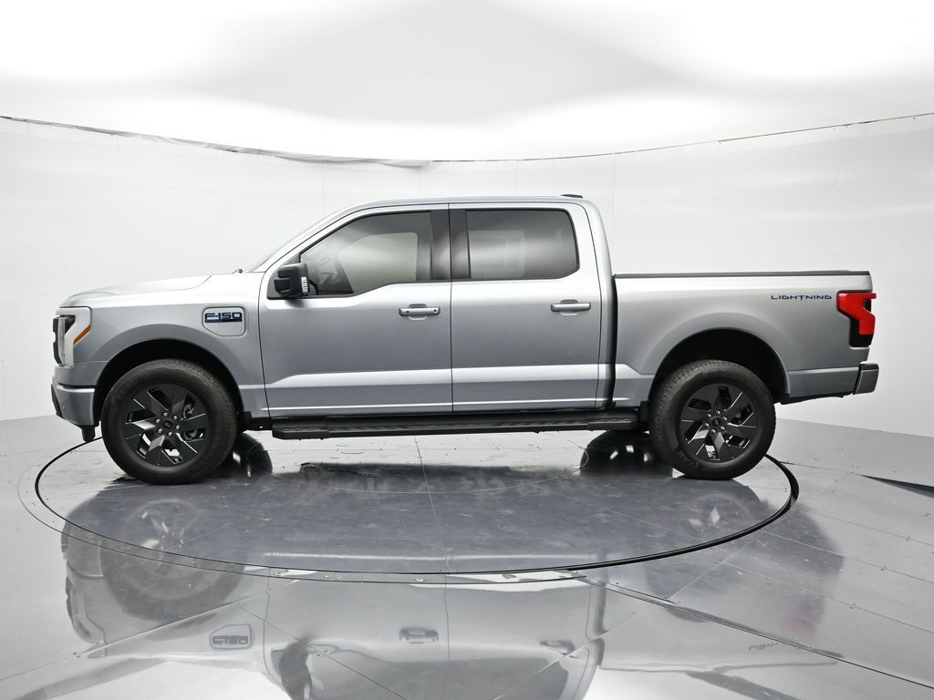 2025 Ford F-150 Lightning Flash - Photo 8