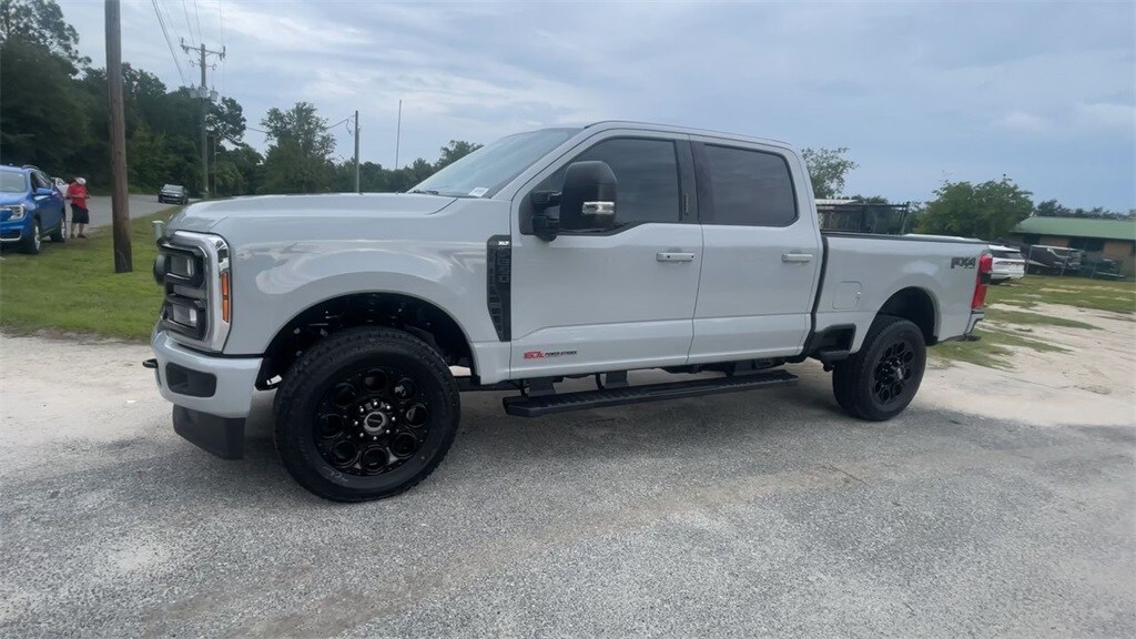 2026 Ford F-350 XLT photo 4