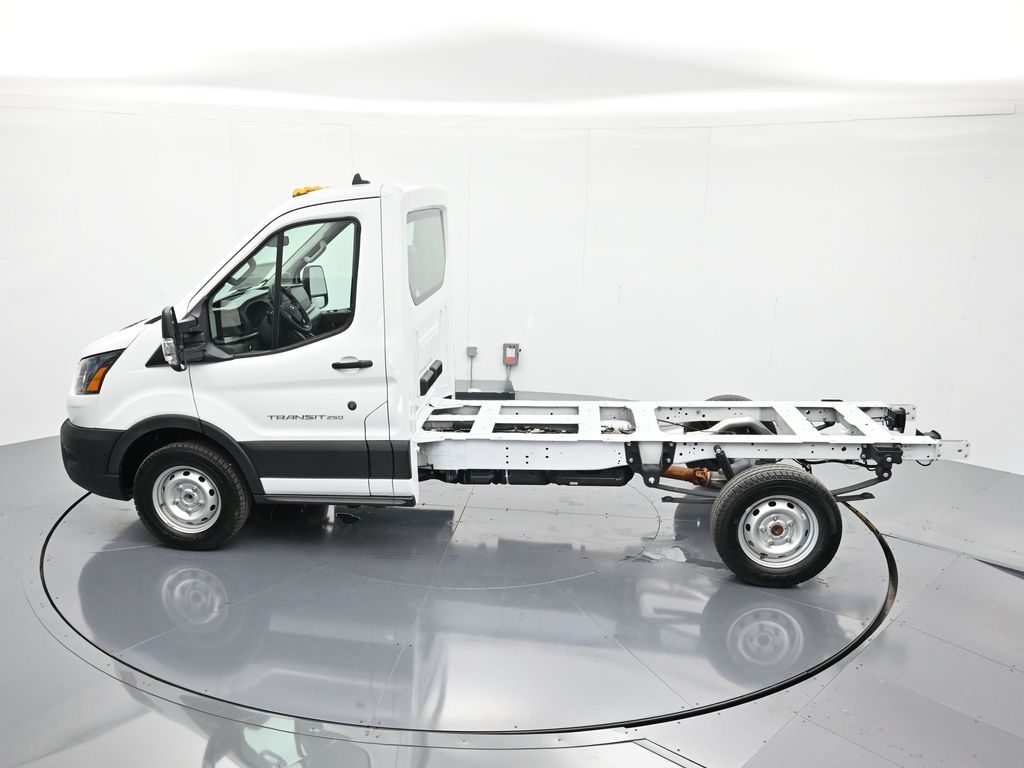 2025 Ford Transit Chassis Cab Base - Photo 30