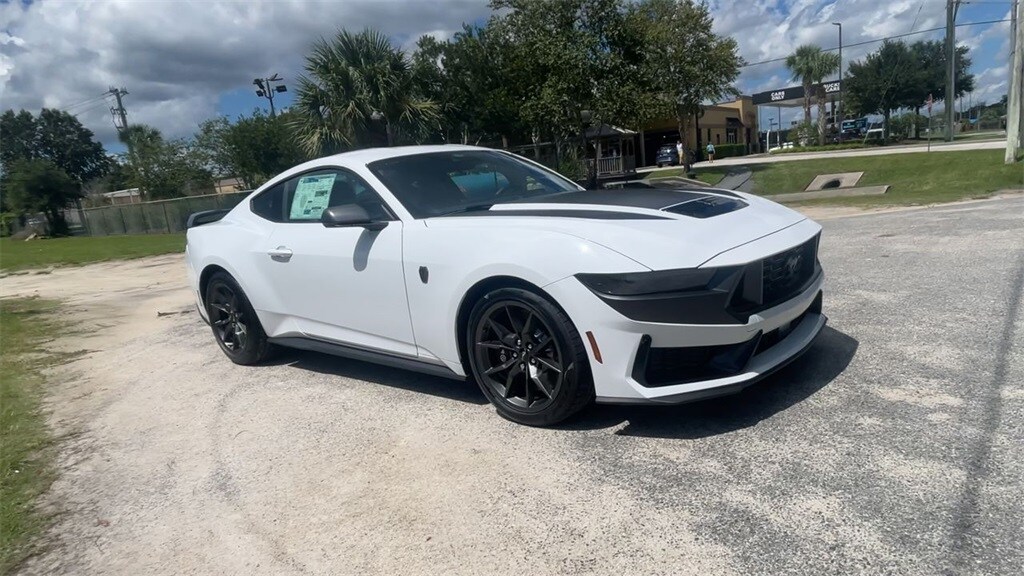 2025 Ford Mustang Dark Horse Deluxe photo 2