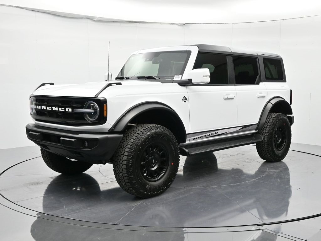 2025 Ford Bronco 4-Door Outer Banks's photo
