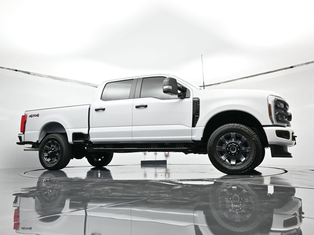 2026 Ford F-350 Super Duty Chassis Cab XL - Photo 36