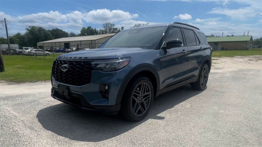 2025 Ford Explorer ST-Line photo 4