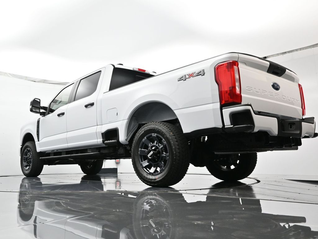 2026 Ford F-350 Super Duty Chassis Cab XL - Photo 40