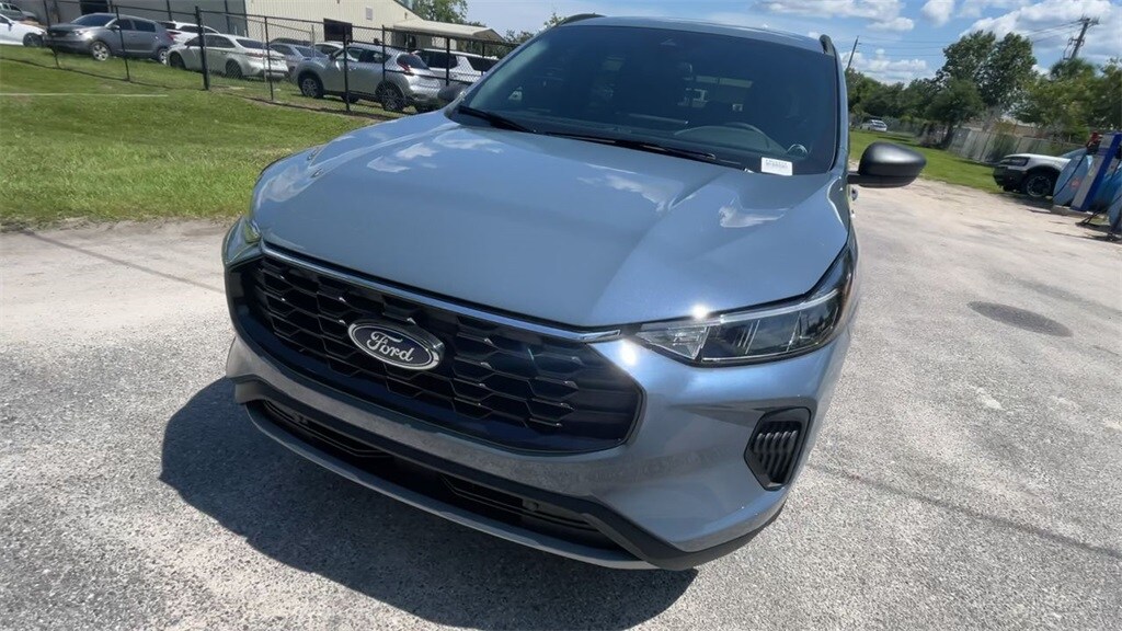 2025 Ford Escape ST-Line photo 3