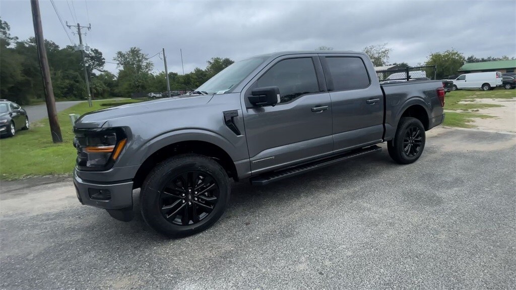 2025 Ford F-150 XLT photo 4