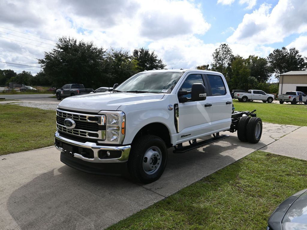 2026 Ford F-350 XL 4x4 Crew Cab 179-In DRW's photo