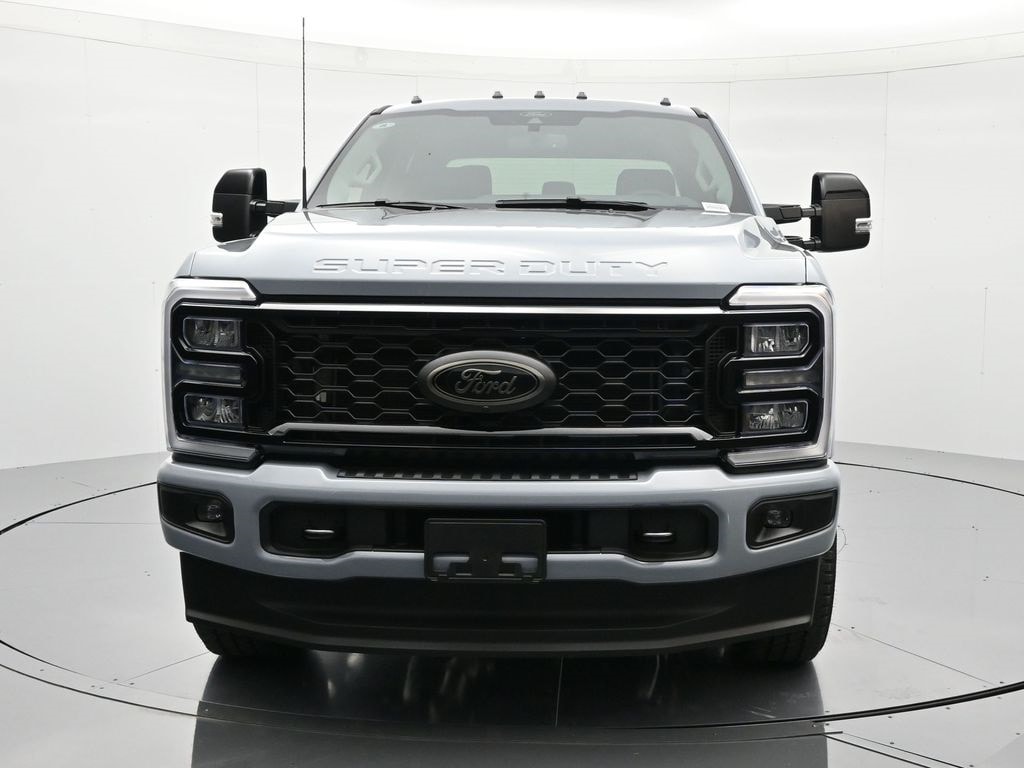 2026 Ford F-250 Lariat photo 3