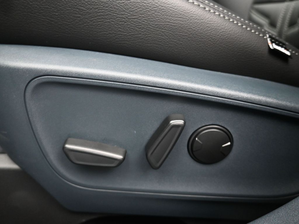 2025 Ford Maverick XLT - Photo 13