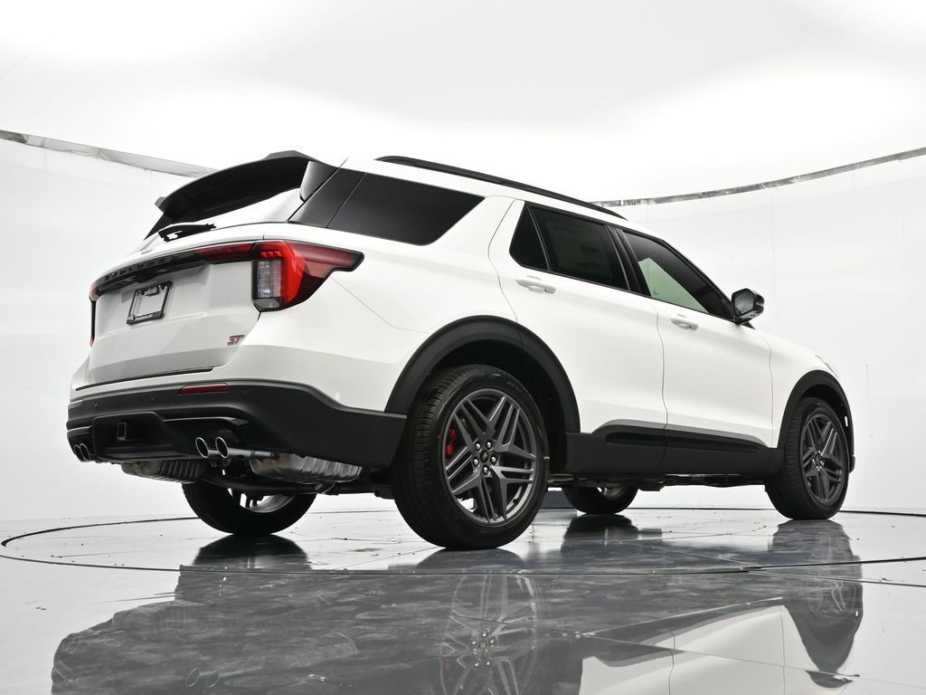 2026 Ford Explorer ST - Photo 38