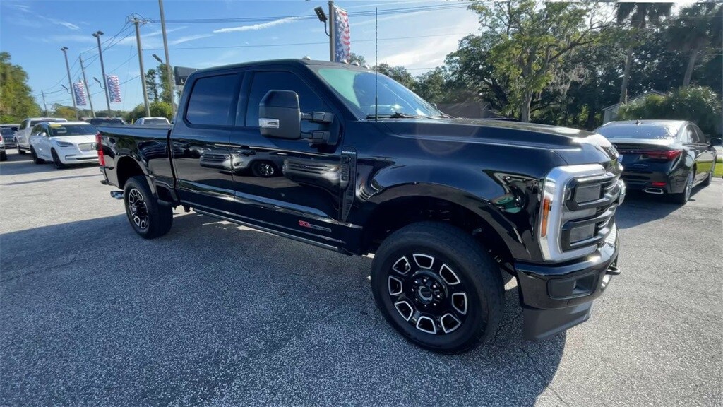 2025 Ford F-350 Platinum photo 2