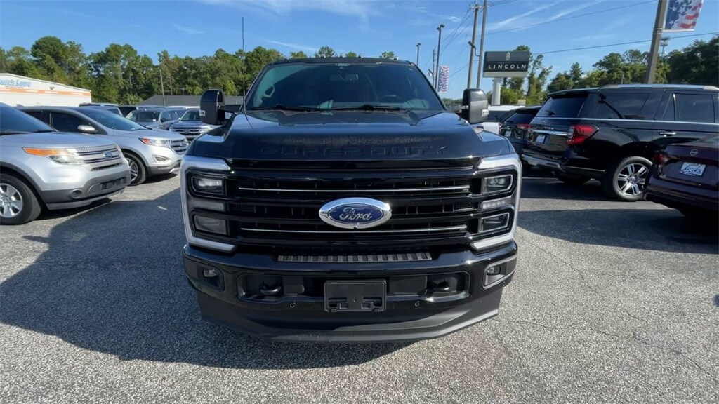 2025 Ford F-350 Platinum photo 3