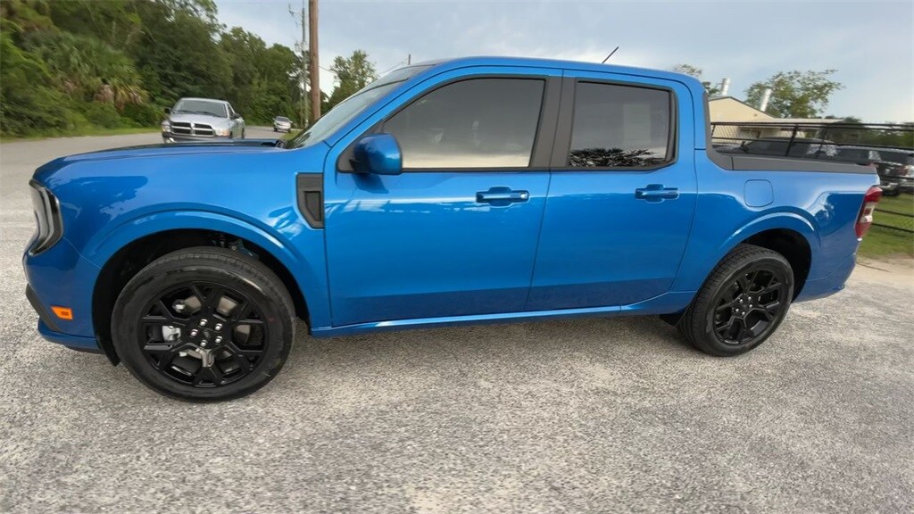 2025 Ford Maverick photo 3