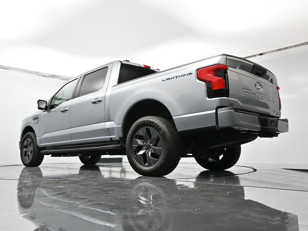 2025 Ford F-150 Lightning Flash - Photo 44