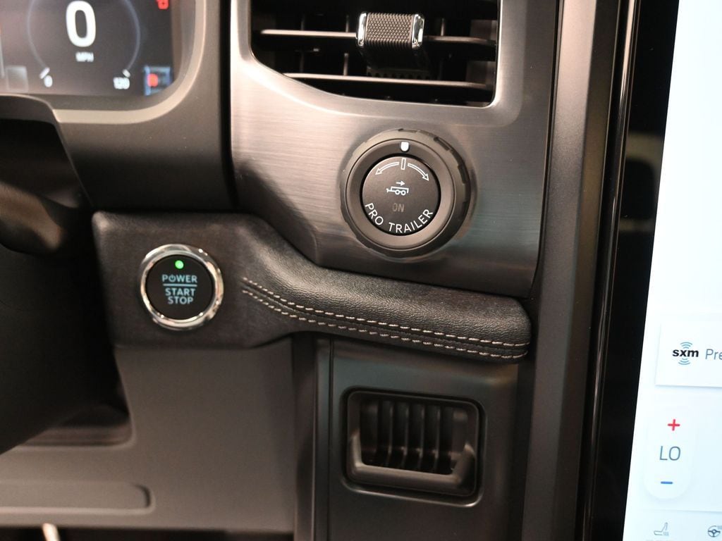 2025 Ford F-150 Lightning Flash - Photo 14