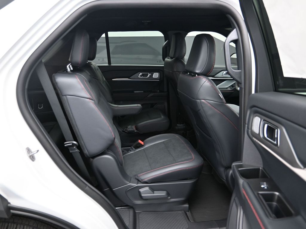 2026 Ford Explorer ST - Photo 24