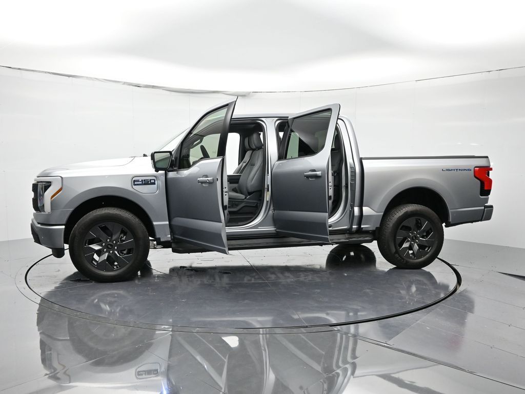 2025 Ford F-150 Lightning Flash - Photo 48