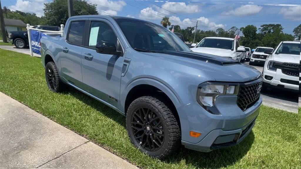 2025 Ford Maverick XLT photo 2