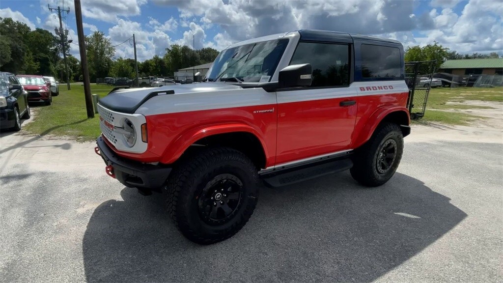 2025 Ford Bronco First Edition photo 3