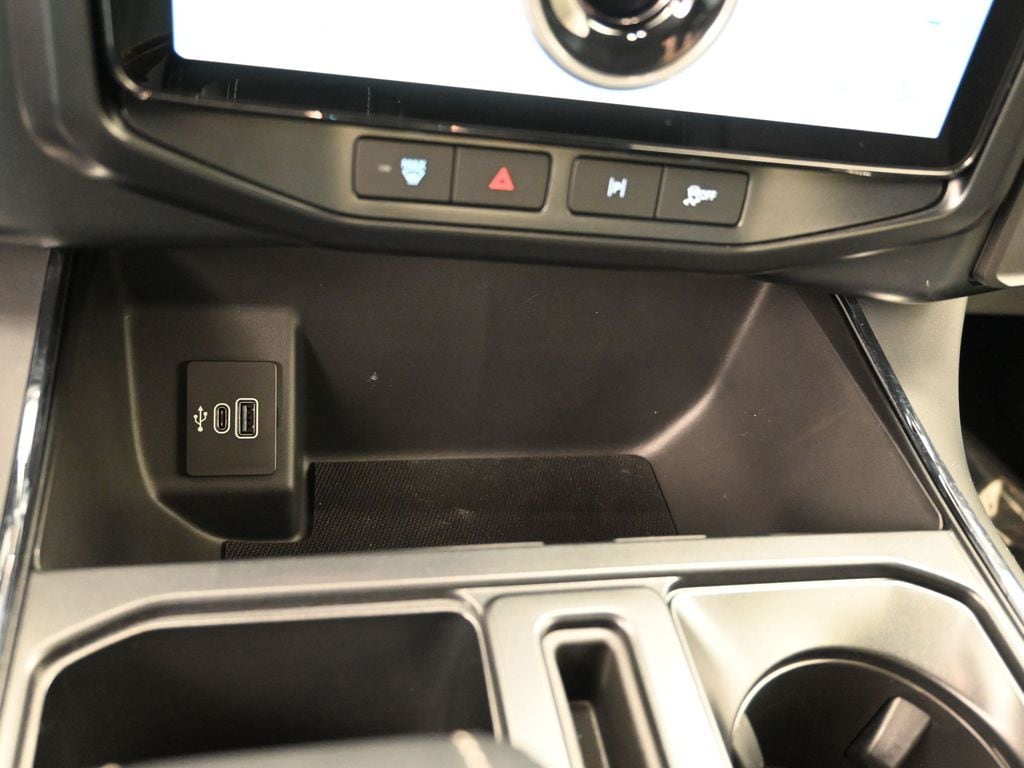 2025 Ford F-150 Lightning Flash - Photo 17