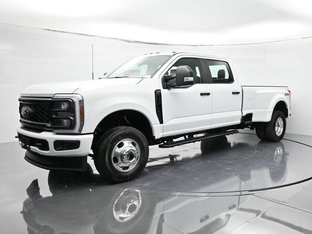 2026 Ford F-350 Super Duty XL's photo