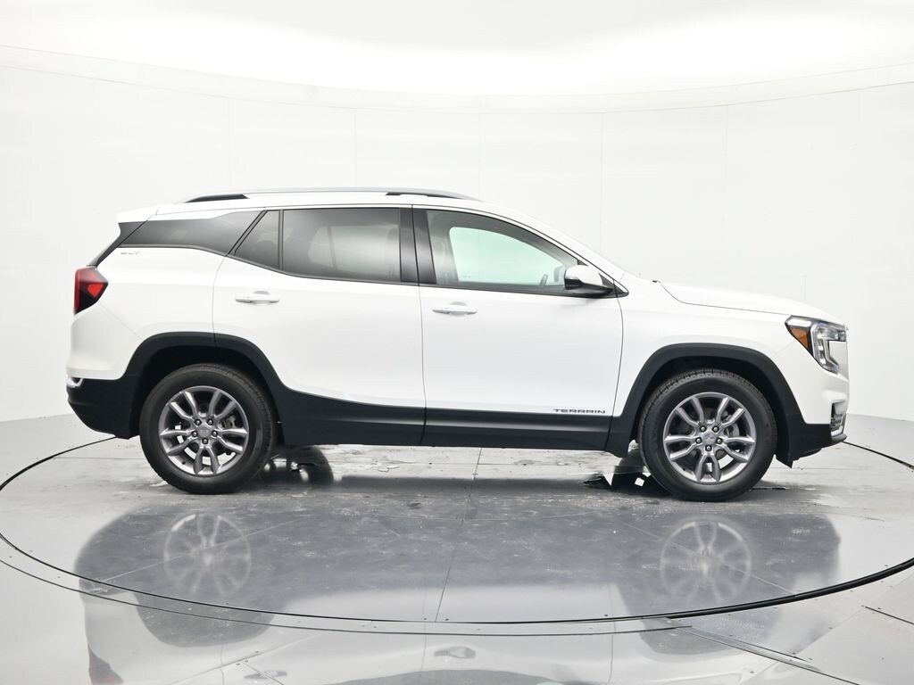 Used 2024 GMC Terrain SLT SUV