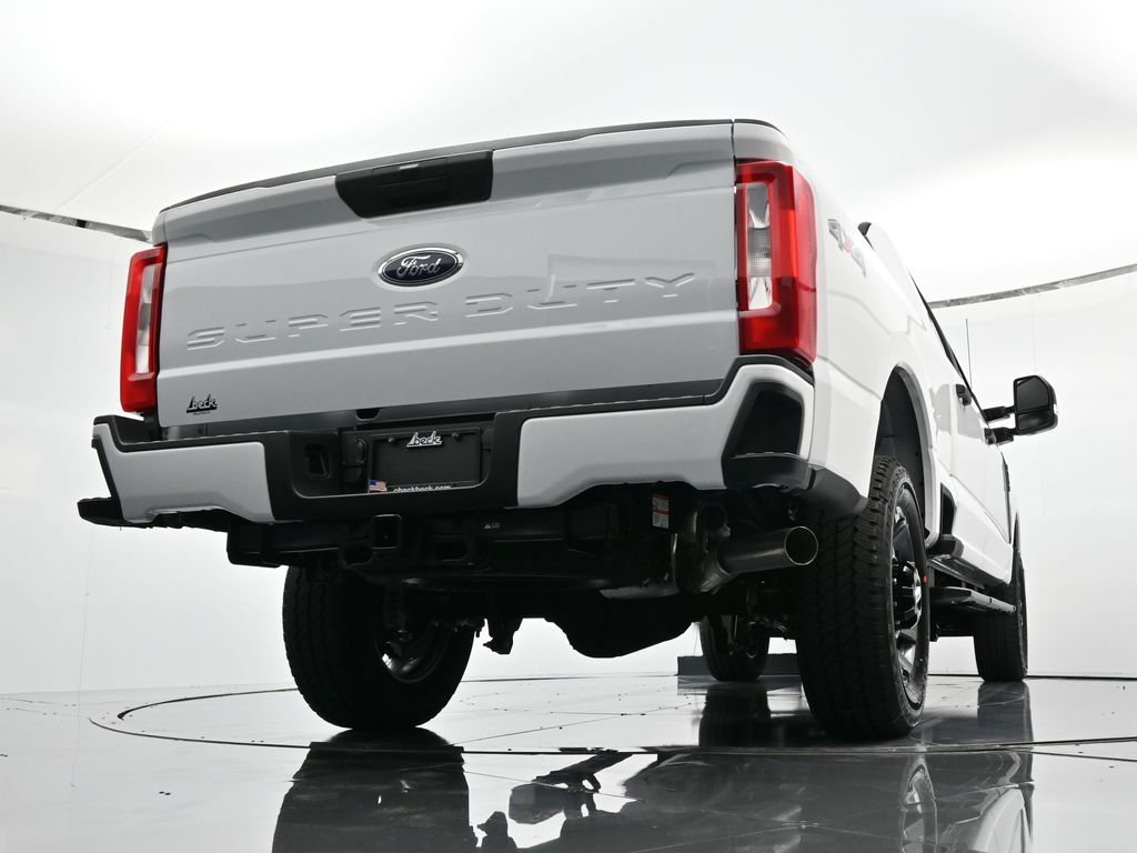 2026 Ford F-350 Super Duty Chassis Cab XL - Photo 38