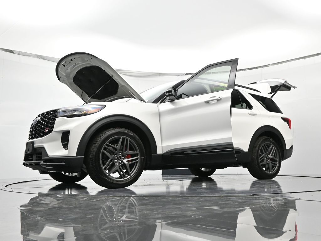 2026 Ford Explorer ST - Photo 46