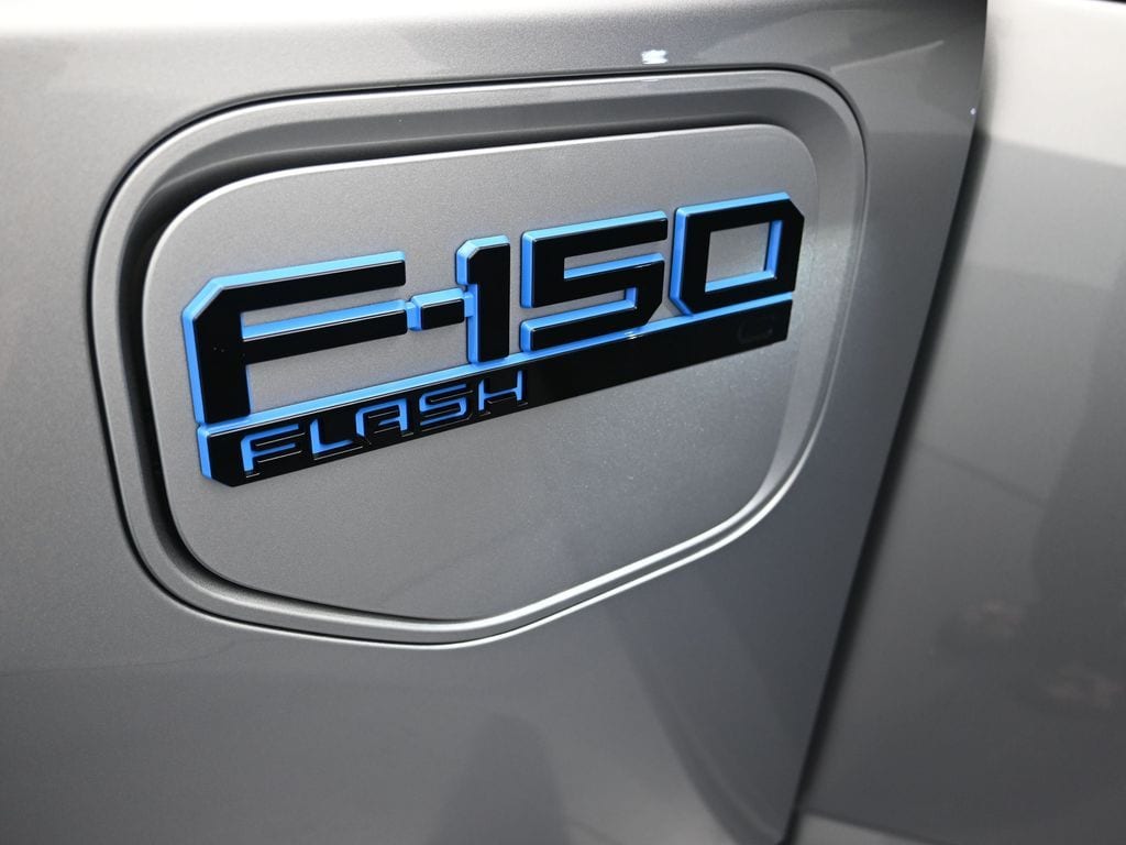 2025 Ford F-150 Lightning Flash - Photo 29