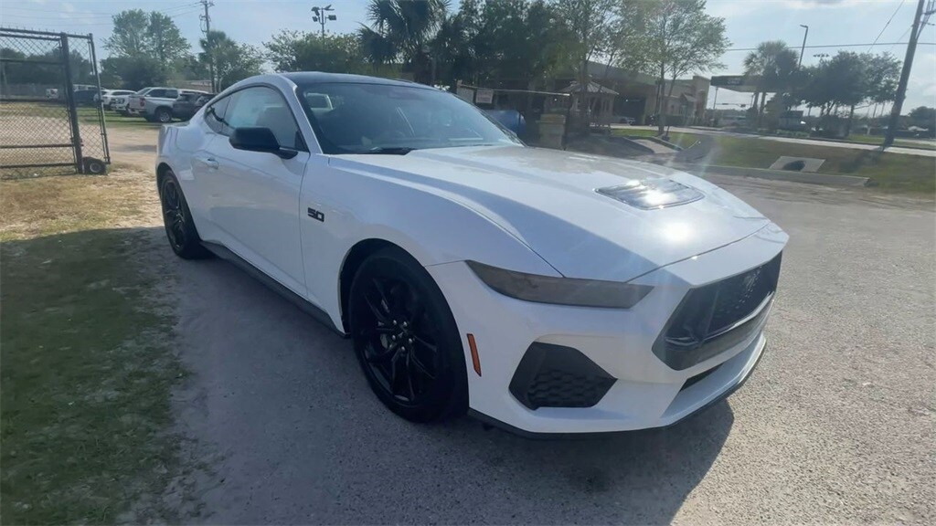 2025 Ford Mustang GT photo 2