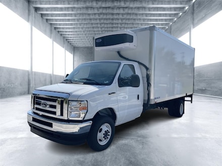 2025 Ford E-450 Cutaway Base Truck