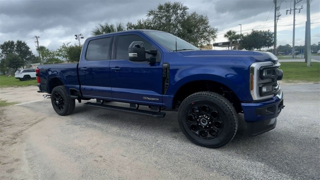 2026 Ford F-350 Lariat photo 2