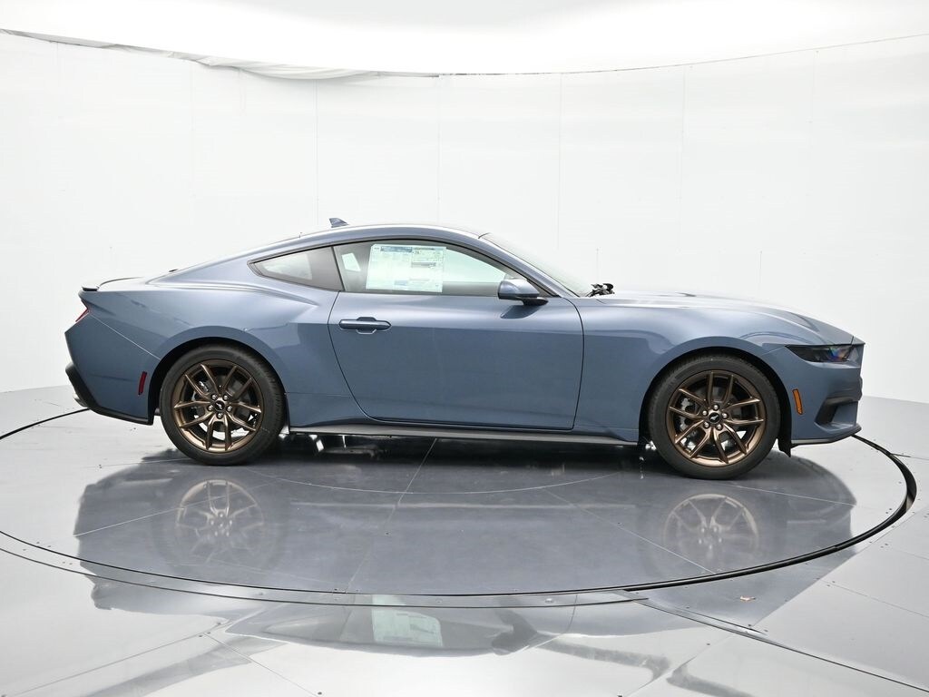 2026 Ford Mustang EcoBoost Premium photo 4