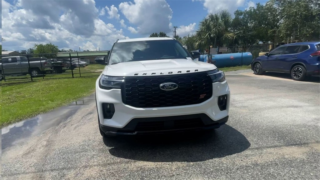 2025 Ford Explorer ST photo 3