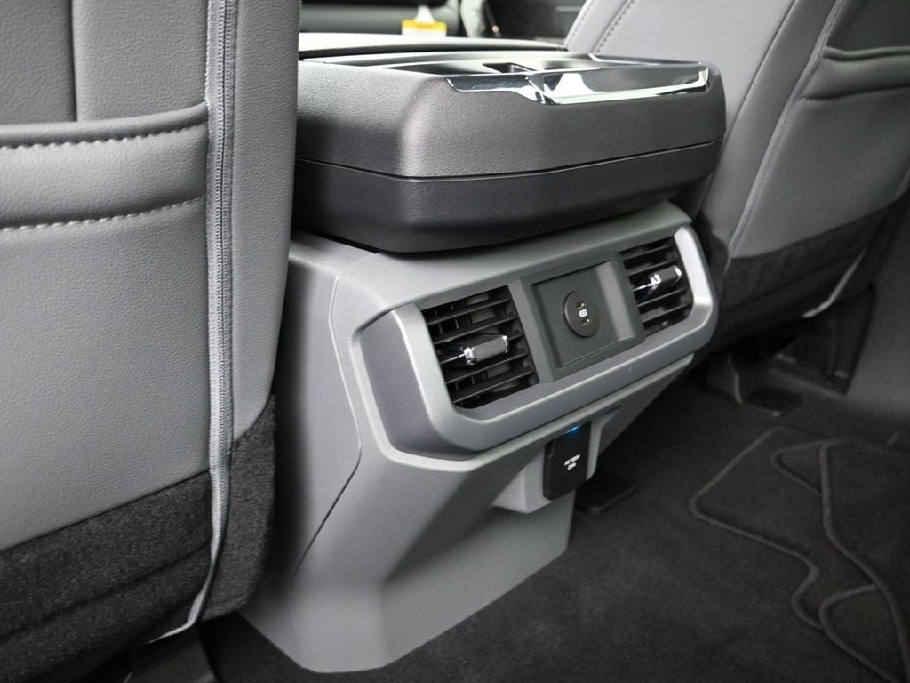 2025 Ford F-150 Lightning Flash - Photo 24